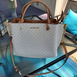 NWOT Michael Kors vanilla signature purse